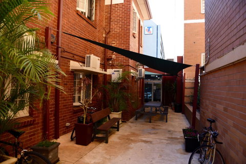 The Emperors Crown Hostel - Hotel Gold Coast 10