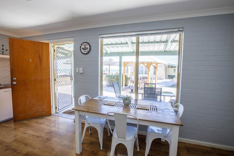 Shark Bay Seafront Apartments - Hotel Gold Coast 3