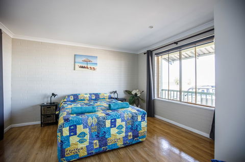 Shark Bay Seafront Apartments - Hotel Gold Coast 31