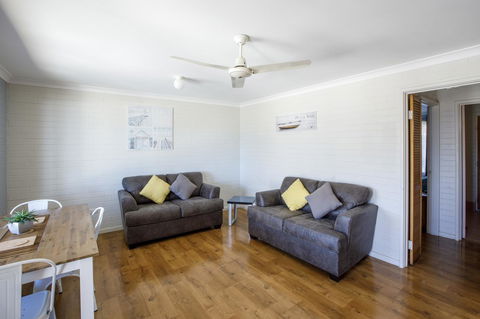 Shark Bay Seafront Apartments - Hotel Gold Coast 14
