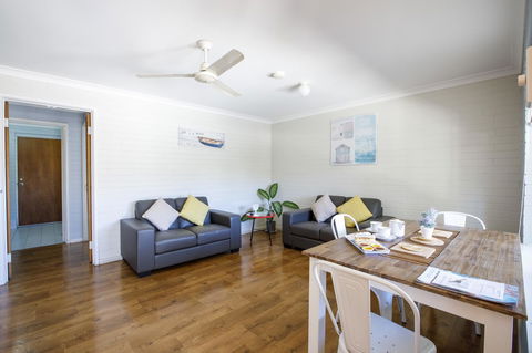 Shark Bay Seafront Apartments - Hotel Gold Coast 41