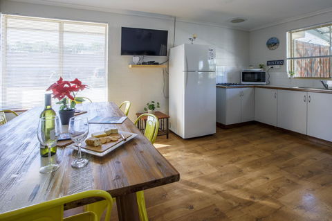 Shark Bay Seafront Apartments - Hotel Gold Coast 37