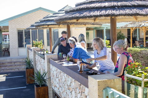 Shark Bay Seafront Apartments - Hotel Gold Coast 36