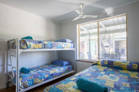 Shark Bay Seafront Apartments - Hotel Gold Coast 28