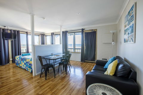 Shark Bay Seafront Apartments - Hotel Gold Coast 34