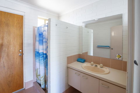 Shark Bay Seafront Apartments - Hotel Gold Coast 13