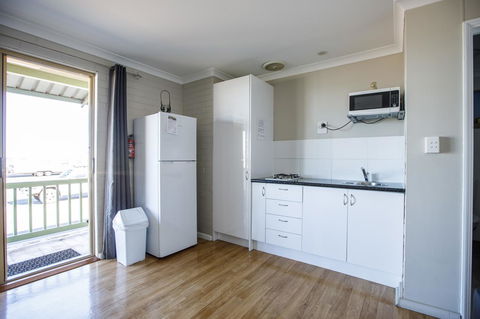 Shark Bay Seafront Apartments - Hotel Gold Coast 5