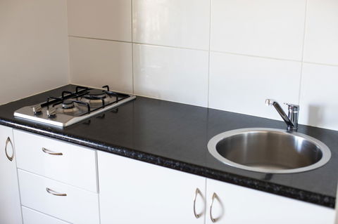 Shark Bay Seafront Apartments - Hotel Gold Coast 15