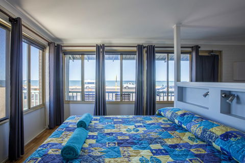 Shark Bay Seafront Apartments - Hotel Gold Coast 35
