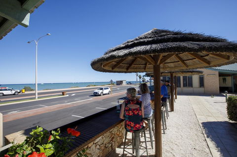 Shark Bay Seafront Apartments - Hotel Gold Coast 38