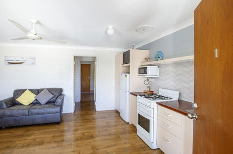 Shark Bay Seafront Apartments - Hotel Gold Coast 11