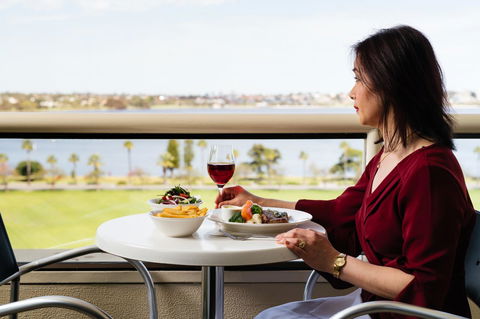 Crowne Plaza Perth, An IHG Hotel - Hotel Gold Coast 9
