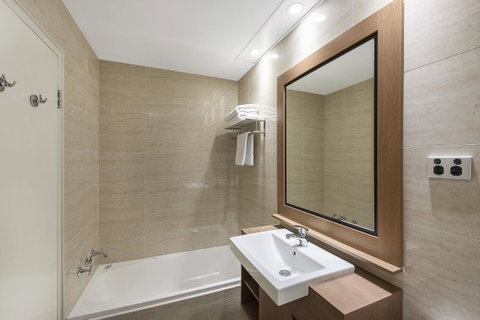Quality Hotel Ambassador Perth - Hotel Gold Coast 13