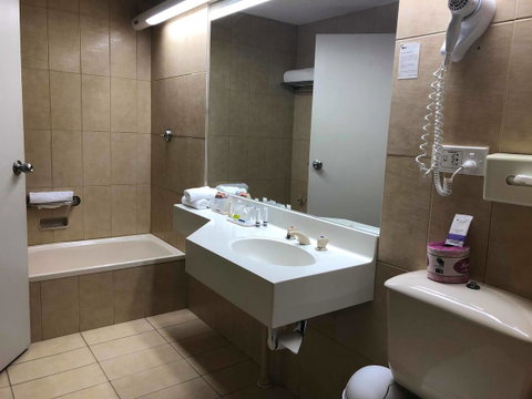 Quality Hotel Ambassador Perth - Hotel Gold Coast 20