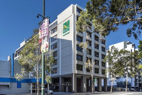 Quality Hotel Ambassador Perth - Hotel Gold Coast 0
