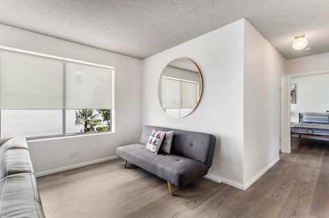 Laman Lodge, Unit 2, 15 Laman Street - Hotel Gold Coast 4