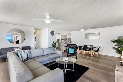 Laman Lodge, Unit 2, 15 Laman Street - Hotel Gold Coast 3