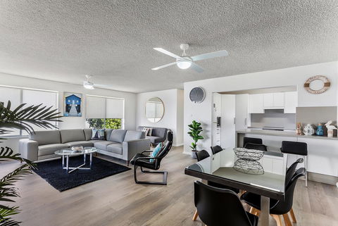 Laman Lodge, Unit 2, 15 Laman Street - Hotel Gold Coast 2