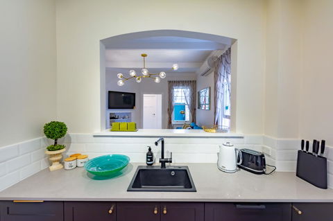 Heritage Townhouse Near Harbour Bridge - Hotel Gold Coast 13