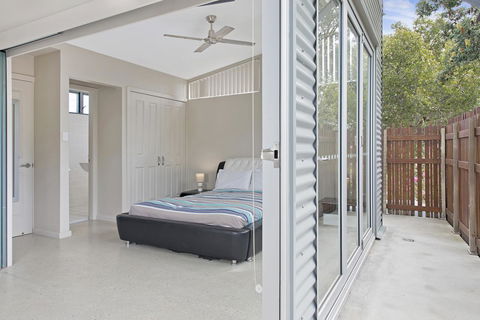 Crescent Head Spa Villa - Hotel Gold Coast 6