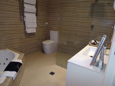 Romanz In The Valley (Luxury B&B) - Hotel Gold Coast 9