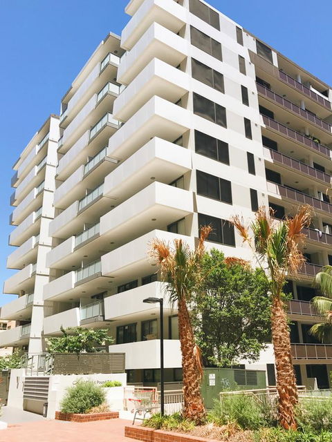 Modern & Cosy 2-Bedroom Apartment Hornsby - Hotel Gold Coast 1