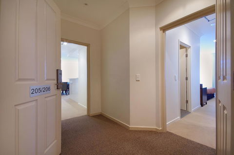 Macquarie Waters Boutique Apartment Hotel - Hotel Gold Coast 7