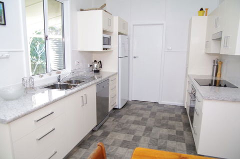 Fleur Cottage, 7 Willow Street - Hotel Gold Coast 2