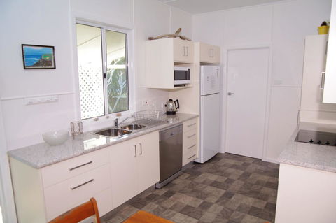 Fleur Cottage, 7 Willow Street - Hotel Gold Coast 7