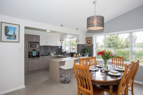 Armidale Cottage - House 2 - Hotel Gold Coast 18
