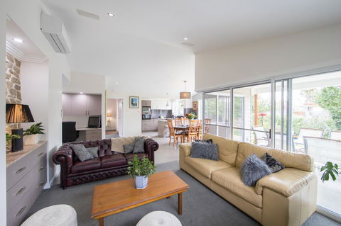 Armidale Cottage - House 2 - Hotel Gold Coast 19