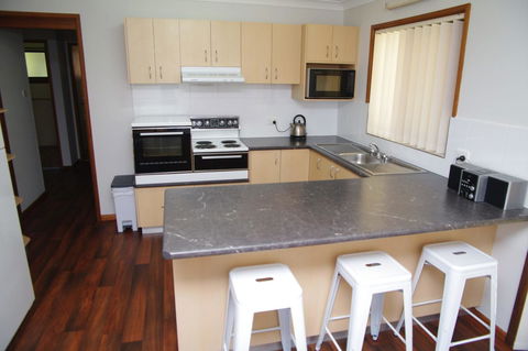 Breakaway, 11 Scott Street - Hotel Gold Coast 1