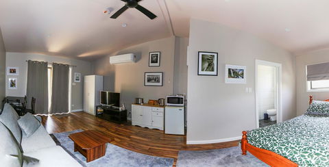 Pound Creek Gallery - Hotel Gold Coast 0