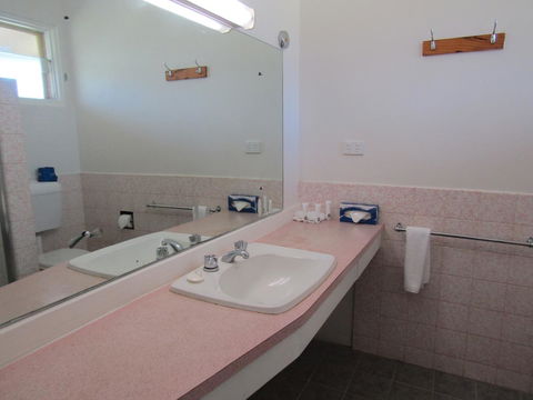 Allonville Gardens Motel - Hotel Gold Coast 29