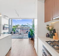 Large Light Luxe 3BDR 2BA Free Parking - walk to Sydney Uni and RPA - Hotel Gold Coast