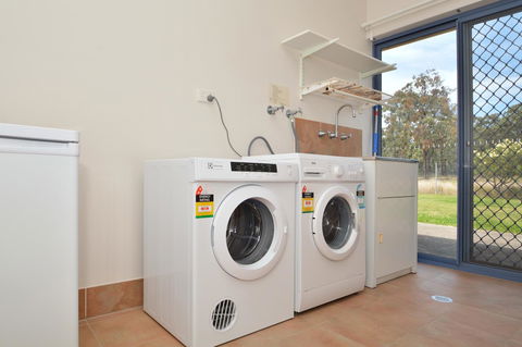 JE Guesthouse, Central To All The Hunter Valley Has To Offer - Hotel Gold Coast 38