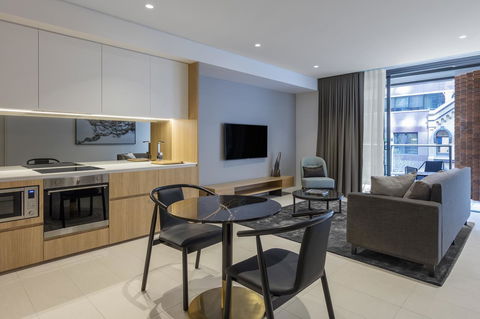SKYE Suites Sydney - Hotel Gold Coast 17