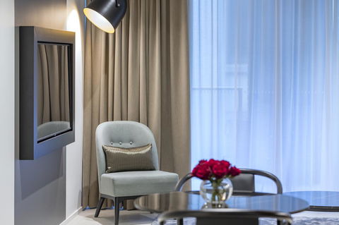 SKYE Suites Sydney - Hotel Gold Coast 11