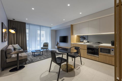 SKYE Suites Sydney - Hotel Gold Coast 22