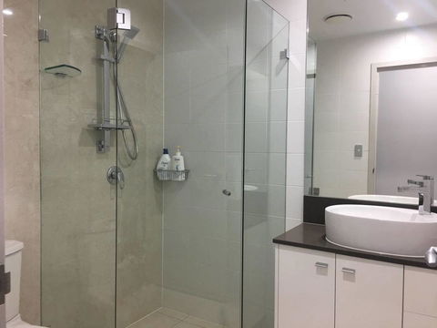 Specious Apartment With 2 Large Bedrooms - Hotel Gold Coast 17