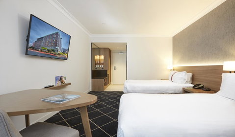Furama Darling Harbour - Hotel Gold Coast 9