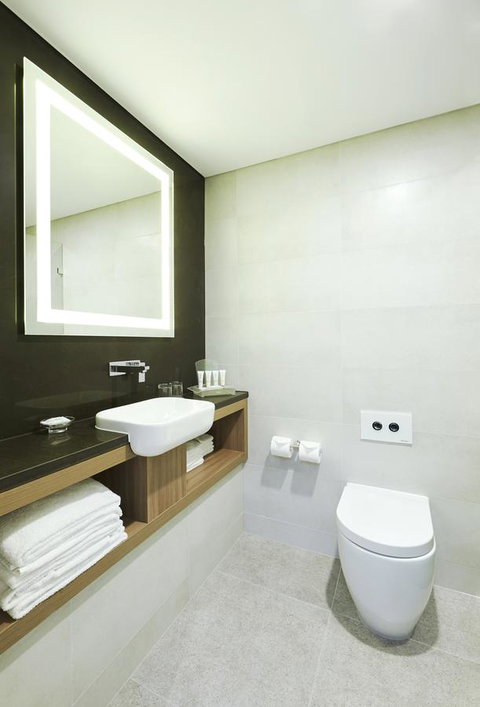 Furama Darling Harbour - Hotel Gold Coast 12