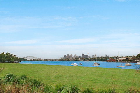 Elegant Family Home Close To Harbour And Views - Hotel Gold Coast 17