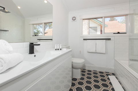 Elegant Family Home Close To Harbour And Views - Hotel Gold Coast 10