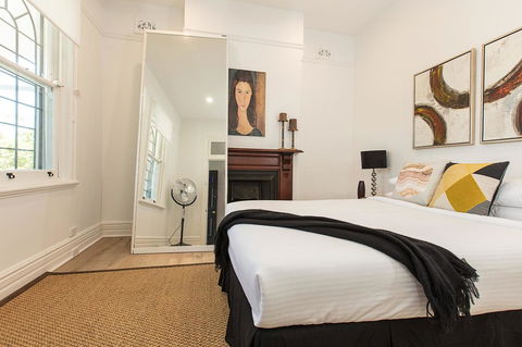 Elegant Family Home Close To Harbour And Views - Hotel Gold Coast 2