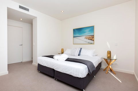 The Penthouse - Hotel Gold Coast 13