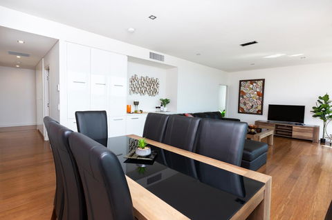 The Penthouse - Hotel Gold Coast 8