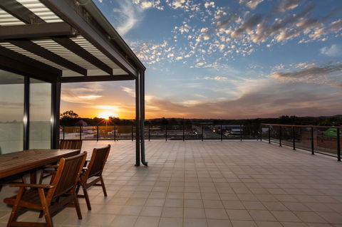 The Penthouse - Hotel Gold Coast 0