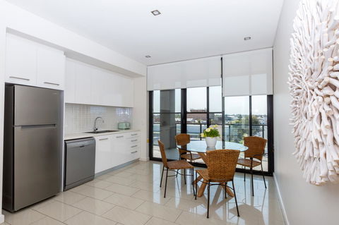 The Penthouse - Hotel Gold Coast 3