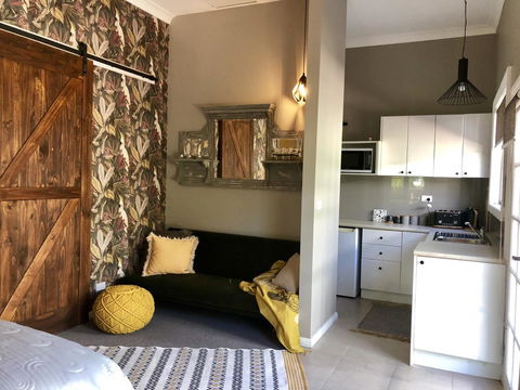 Chanticleer Gardens Barn Cottage With A Pool - Hotel Gold Coast 19